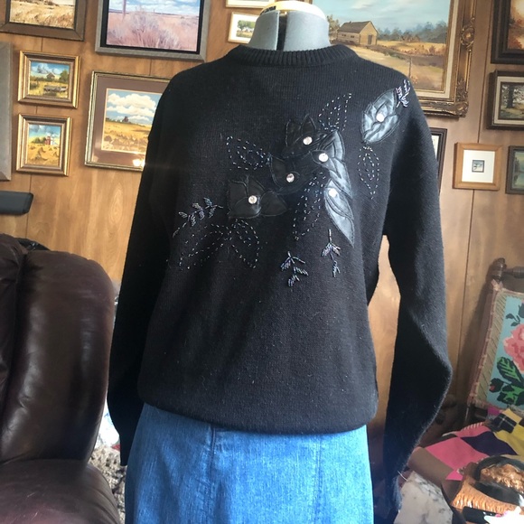 Vintage Floral Appliqué Knit Sweater - Picture 4 of 9